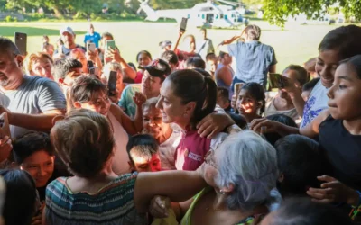 “No están solos “: Presidenta Claudia Sheinbaum se reúne con el pueblo de Veracruz y Puebla en entrega de apoyos por afectaciones de lluvias .