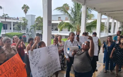Tianguistas de Mazatlán se manifiestan por abuso en cobro de piso por parte de inspectores municipales