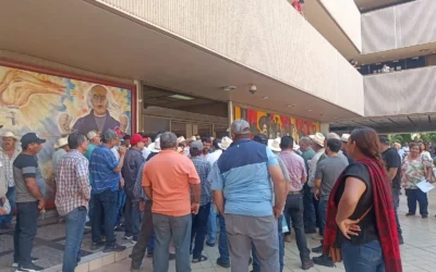 Productores agrícolas protestan en Palacio de Gobierno