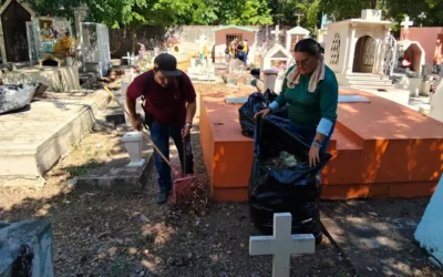 Avanza limpieza en panteones municipales de Culiacán previo al Día de Muertos