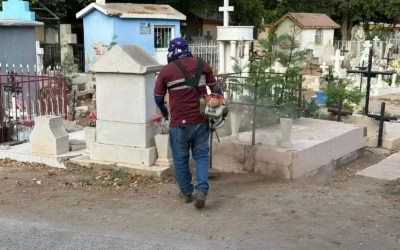 Intensifican limpieza y rehabilitación de panteones municipales en Ahome para Día de muertos