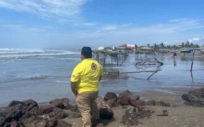 Playa Las Glorias estará cerrada para bañistas el fin de semana por riesgo de mar de fondo por tormenta tropical Raymond.