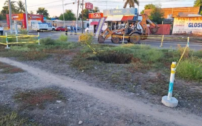 Autoridades atienden de manera inmediata socavón en Blvd. Centenario y Niños Héroes