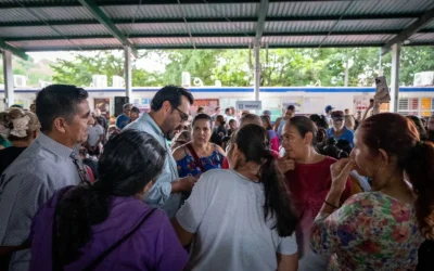 Juan de Dios Gámez escucha y dialoga con familias de la colonia 16 de Septiembre