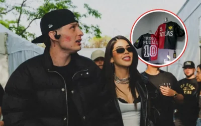 ¡De lujo! Peso Pluma recibe jersey del Atlas con oro de 14 kilates frente a Kenia Os