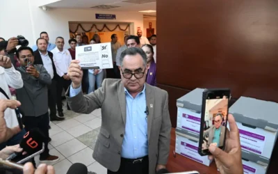 Emite el Rector Jesús Madueña su voto en la Consulta sobre la Reingeniería Integral Universitaria; reiteró que se respetará la decisión que tomen los trabajadores en las urnas