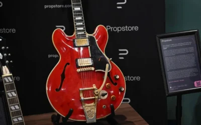 Subastan guitarra rota en pelea que separó a Oasis en 386 mil dólares