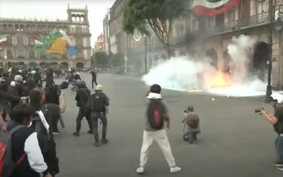 Violencia y confrontaciones en la marcha del 2 de octubre en CDMX dejan cerca de un centenar de policías heridos