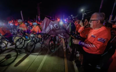 Con la participación de 1,300 ciclistas, Gobernador Rocha da el banderazo de arranque a la Rodada Naranja.