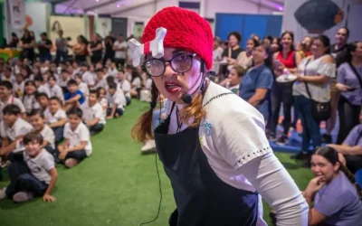 Niñas y niños disfrutan “La peor señora del mundo” en la FIL Culiacán 2025.
