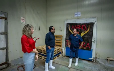 “Gracias a esto, pudimos salir adelante”; Juan de Dios Gámez entrega crédito de ‘Impulso Nafin’ a comercializadora Karnes AyL