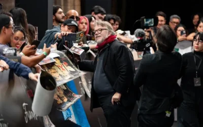 Fan rompe en llanto al conocer a Guillermo del Toro en México