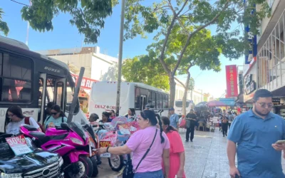 Banquetas del Centro de Culiacán, saturadas en temporada decembrina: autoridades niegan nuevos permisos