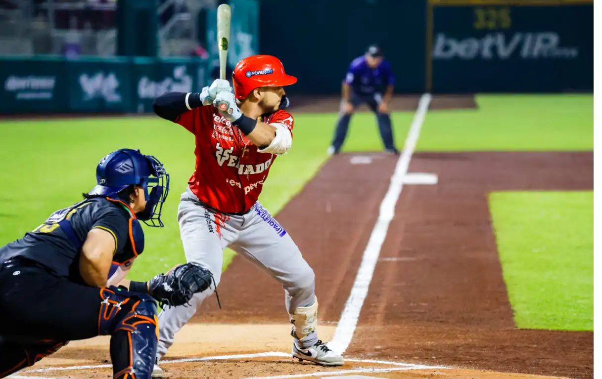Con par de jonrones, Venados de Mazatlán inicia serie con victoria en el Coloso del Pacífico.