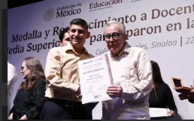 Exhorta Gobernador Rocha Moya a maestras y maestros a seguirse capacitando con las herramientas que ofrece su gobierno.