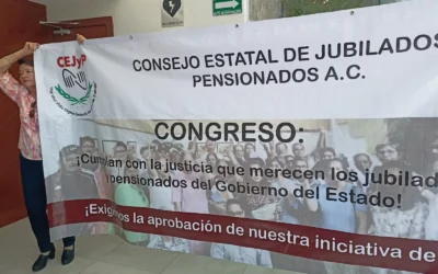 Jubilados del IPES exigen homologación de aguinaldo y representación