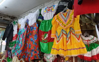 Comerciantes del centro de Culiacán reportan inicio de compras para el desfile del del Día de la Revolución Mexicana