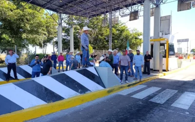Agricultores y transportistas mantienen bloqueos en Sinaloa ante falta de respuesta federal