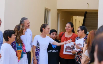 En Quintana Roo, presidenta Claudia Sheinbaum entrega 215 viviendas nuevas , 497 liberaciones de hipotecas y 193 escrituras .