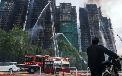 Hong Kong enfrenta su peor incendio urbano en tres décadas: ascienden a 83 los muertos y 280 desaparecidos