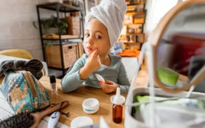 Dermatólogos alertan por el auge del “skincare” infantil y sus riesgos