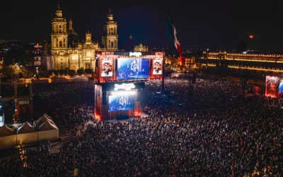 Miles corean a Juan Gabriel en el Zócalo con show lleno de nostalgia y pirotecnia