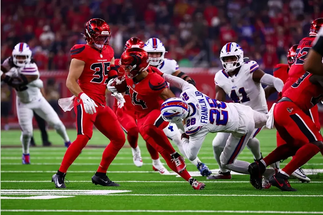 Texans sorprenden y hunden más a unos Bills llenos de dudas