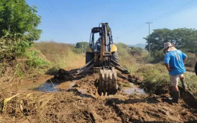 JUMAPAM repara tubería dañada en Higueras del Conchi