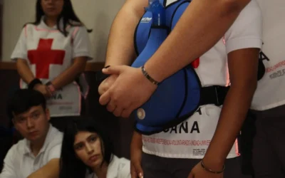 Estudiantes de la Facultad de Enfermería Culiacán son capacitados por especialistas de la Cruz Roja Mexicana en Reanimación Cardiopulmonar