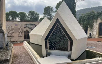 Indignación total en España: Película para adultos grabada en la tumba de Camilo Sesto