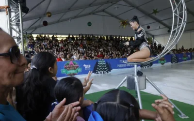 Sistema DIF Sinaloa y Gobierno del Estado inauguran pista de hielo y realizan encendido del árbol navideño.