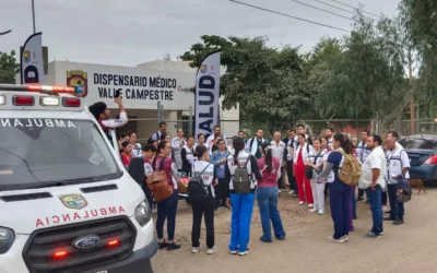 Trasladan a menor de un año al Hospital General durante brigada médica en cuarterías de Ruiz Cortines, Guasave.