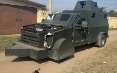 Grupo Interinstitucional asegura vehículos, uno de ellos con blindaje artesanal, y armamento en los municipios de Escuinapa y Mazatlán.