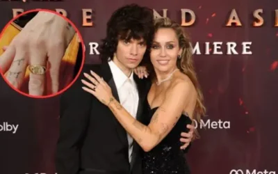 Miley Cyrus presume su anillo de compromiso… y bromea diciendo que fue “oferta de Black Friday”