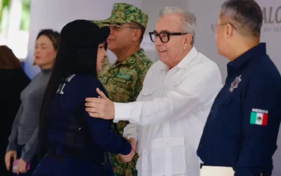 Agradeciendo el trabajo de los elementos de seguridad en Sinaloa, celebra Gobernador Rocha el Día del Policía.