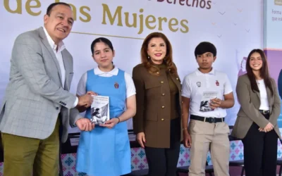 El Ayuntamiento de Ahome y SEPyC entregan Cartilla de Derechos de las Mujeres a estudiantes y docentes
