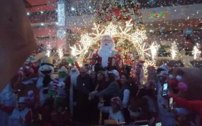 El DIF Sinaloa y Gobierno del Estado inauguran pista de hielo y realizan encendido del árbol navideño