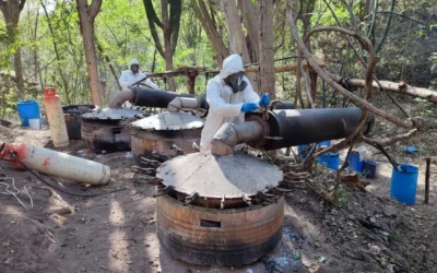 Guardia Nacional y Ejército Mexicano aseguran laboratorio para la elaboración de droga sintética en el municipio de Culiacán.