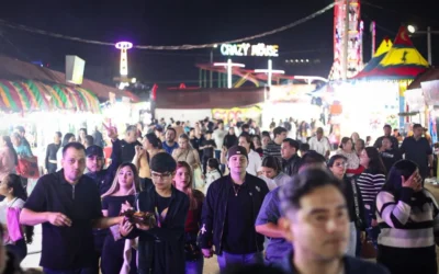 Más de 8 mil personas disfrutan de la Verbena Culiacán este sábado.