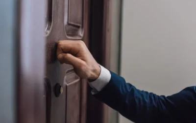 Una pareja abre su casa a una persona sin hogar que llamó a la puerta dos días antes de Navidad y se quedó para siempre