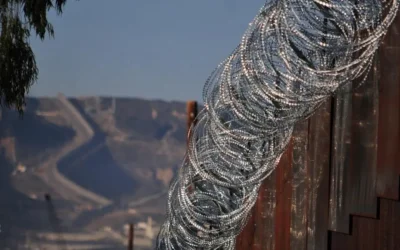 Refuerza EU frontera con México con el mayor despliegue de alambre C en su historia