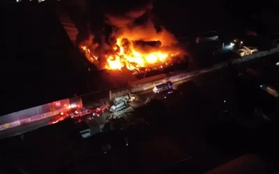 Incendio arrasa fábrica Tecnotex en Ixtapaluca; pirotecnia, posible causa