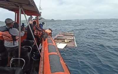 Hallan a una menor española tras naufragio en Indonesia y continúan labores de búsqueda del entrenador Fernando Martín