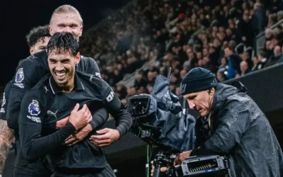 Manchester City gana un 5-4 de locura y se acerca al Arsenal