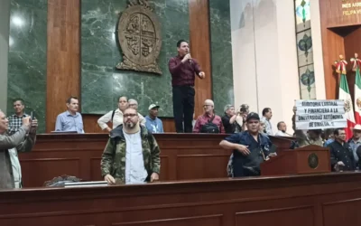 Jubilados de la UAS toman la tribuna del Congreso; suspenden sesión legislativa