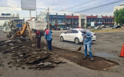 Continúa Gobierno de Mazatlán con trabajos de bacheo en vialidades estratégicas de la ciudad.