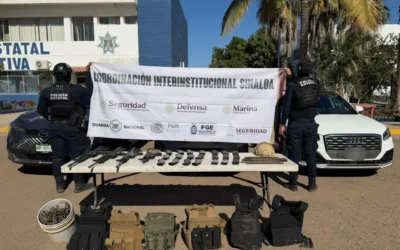 Tras denuncia, Grupo Interinstitucional asegura fusiles, municiones y vehículos con reporte de robo en residencial de Culiacán.