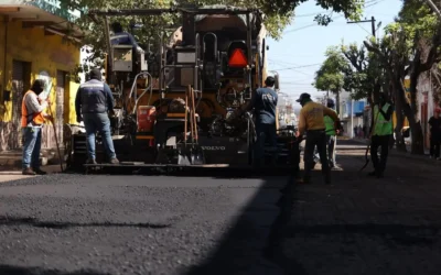 Avanza Programa de Reencarpetado en calles del Centro para mejorar la movilidad en Mazatlán.