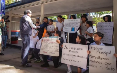 Juan de Dios Gámez acuerda resolver necesidades en un plazo de una semana en la escuela primaria 22 de Diciembre.