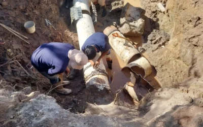 JUMAPAM atiende fugas de agua y desazolves del alcantarillado.